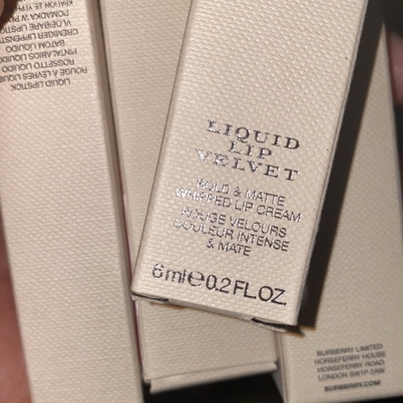 NIB Burberry - Liquid Lip Velvet (Military Red 41 - Picture 4 of 4